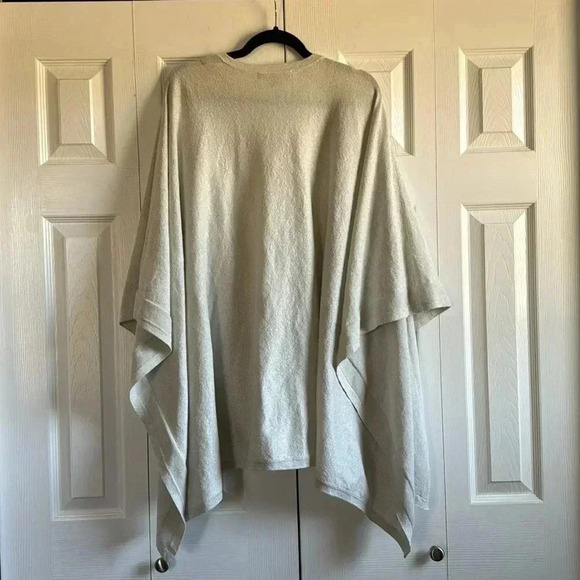 NWT Brooks Brothers Wrap Shawl Poncho Cover-Up Silver Sparkle - Picture 4 of 4